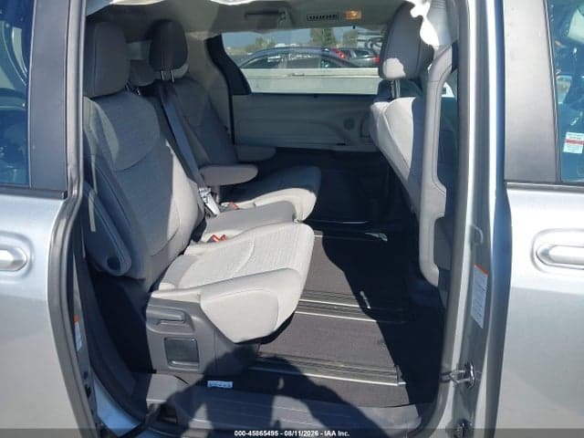 2024 TOYOTA SIENNA LE 8