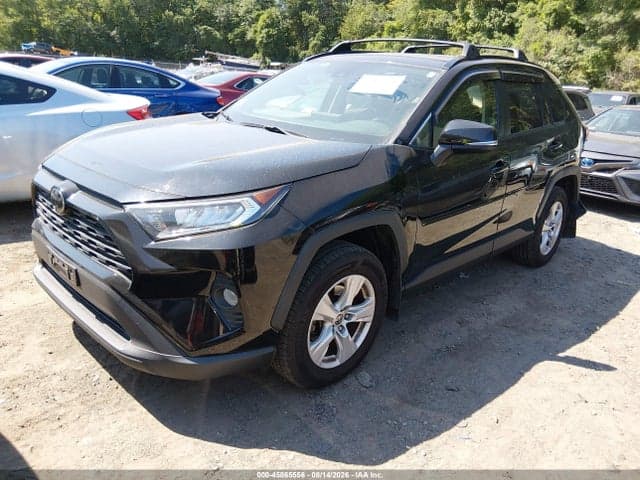 2020 TOYOTA RAV4 XLE 2