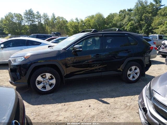 2020 TOYOTA RAV4 XLE 14
