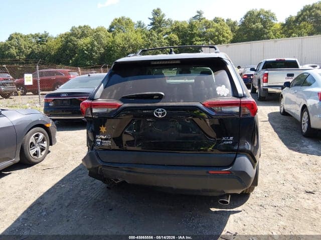 2020 TOYOTA RAV4 XLE 16