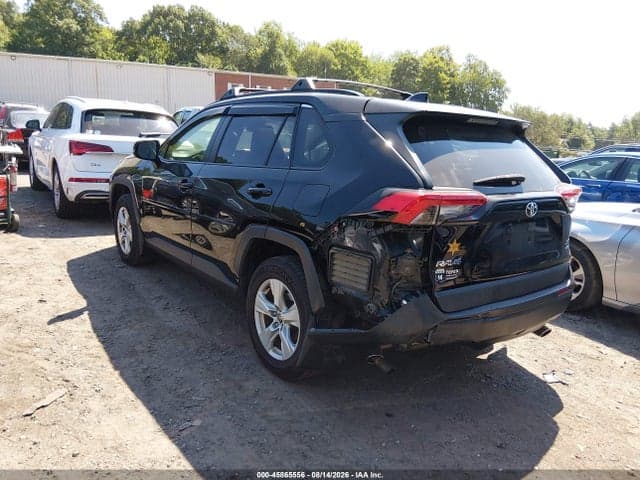 2020 TOYOTA RAV4 XLE 3