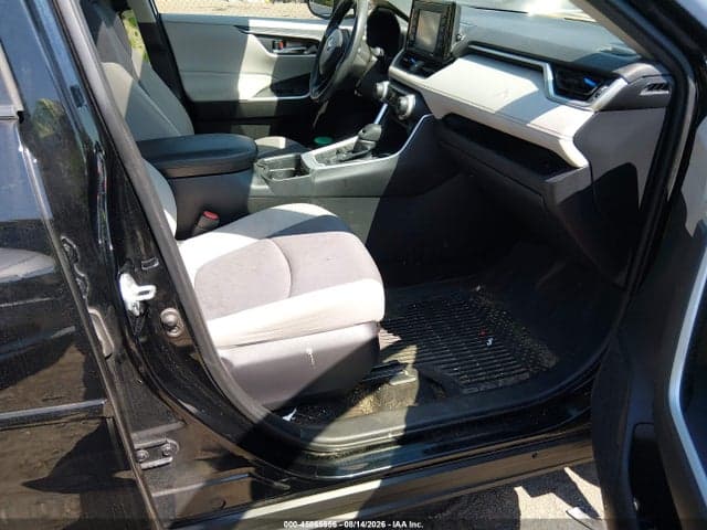 2020 TOYOTA RAV4 XLE 5