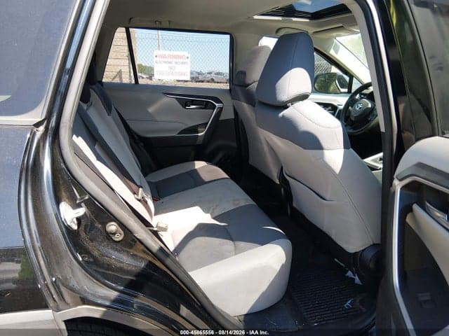 2020 TOYOTA RAV4 XLE 8