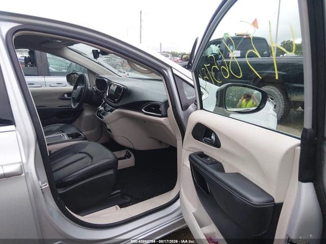 2024 CHRYSLER PACIFICA TOURING L 5