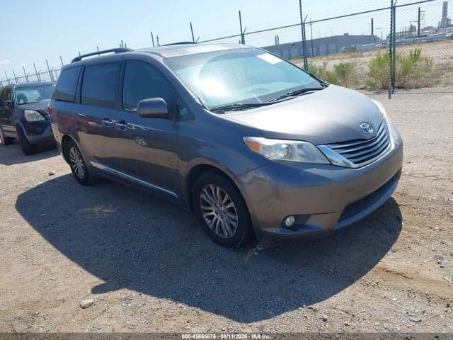 2017 TOYOTA SIENNA XLE PREMIUM 8 PASSENGER 1