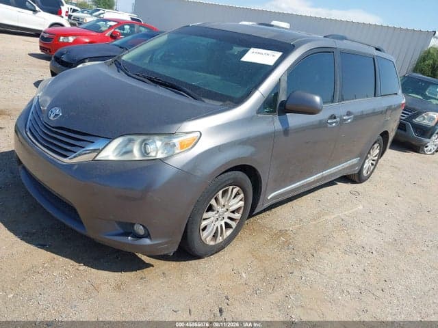 2017 TOYOTA SIENNA XLE PREMIUM 8 PASSENGER 2