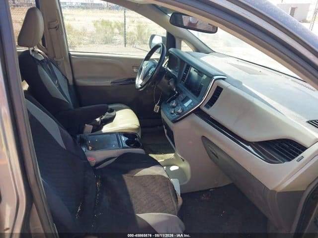 2017 TOYOTA SIENNA XLE PREMIUM 8 PASSENGER 5