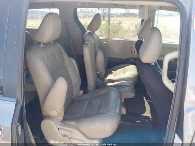 2017 TOYOTA SIENNA XLE PREMIUM 8 PASSENGER 8