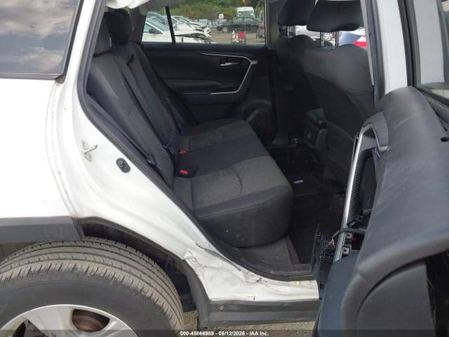 2021 TOYOTA RAV4 XLE 8