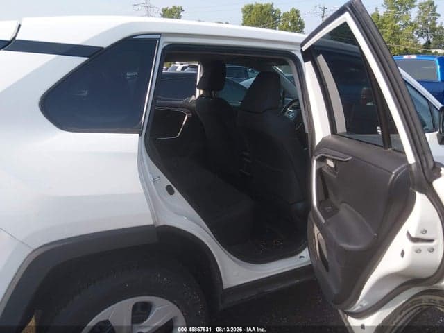 2024 TOYOTA RAV4 LE 8