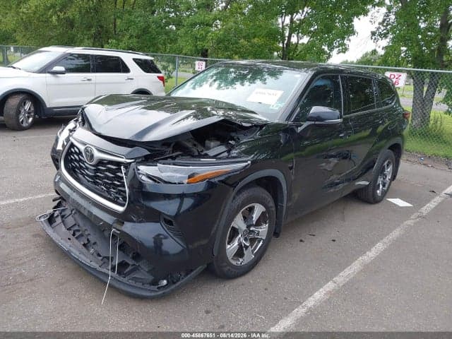 2022 TOYOTA HIGHLANDER LE 2