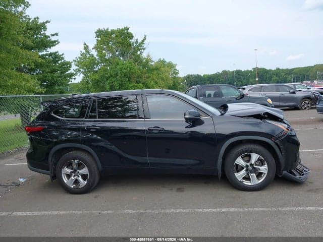 2022 TOYOTA HIGHLANDER LE 13