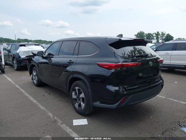 2022 TOYOTA HIGHLANDER LE 3