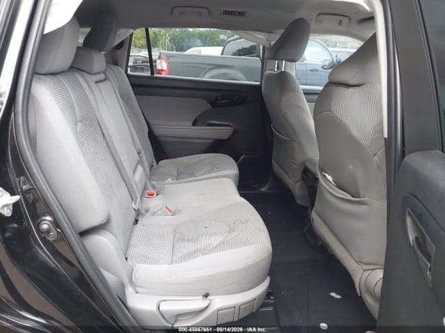 2022 TOYOTA HIGHLANDER LE 8