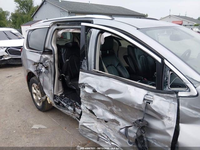 2017 CHRYSLER PACIFICA TOURING-L PLUS 6