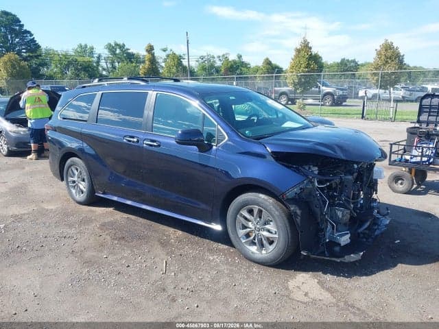 2026 TOYOTA SIENNA XLE 1
