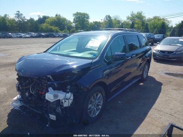 2026 TOYOTA SIENNA XLE 2