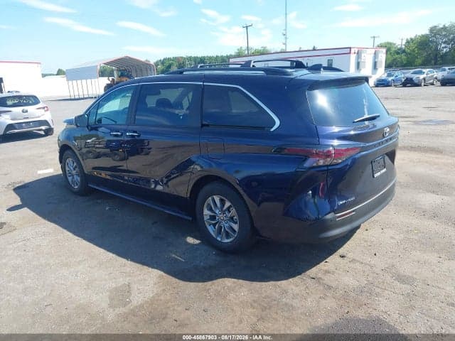 2026 TOYOTA SIENNA XLE 3