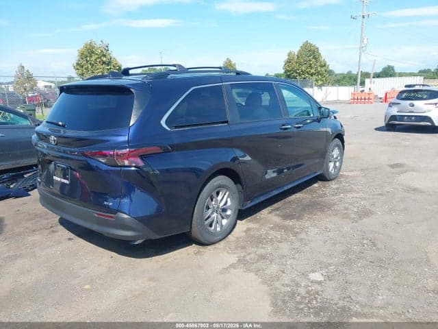 2026 TOYOTA SIENNA XLE 4