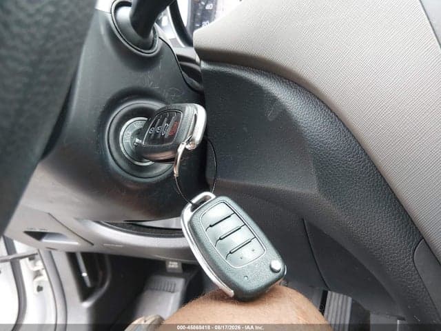 2017 HYUNDAI SANTA FE SE 11