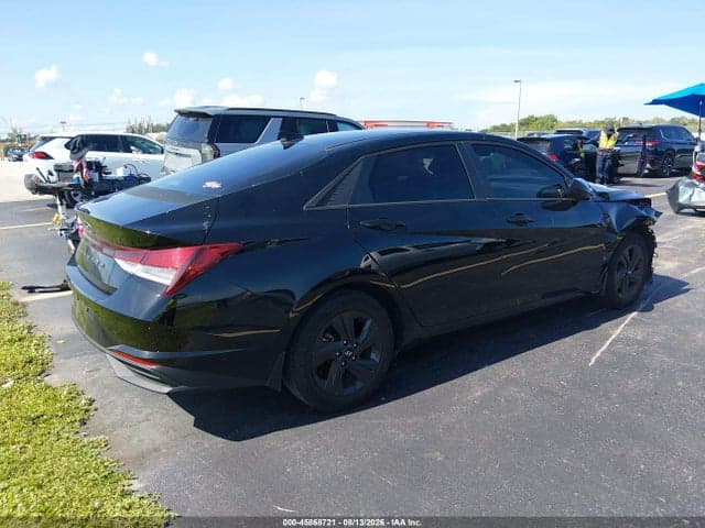 2022 HYUNDAI ELANTRA SEL 4