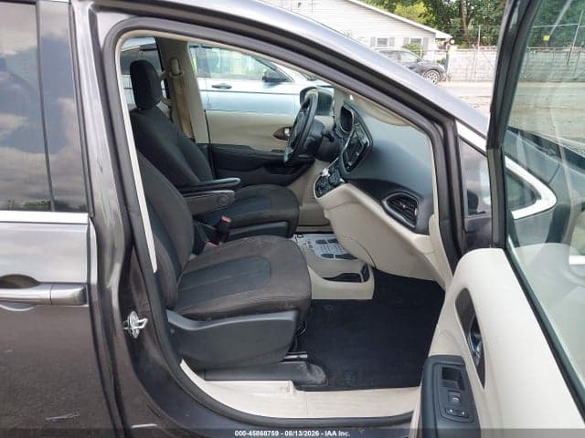 2020 CHRYSLER VOYAGER LX 5