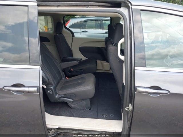 2020 CHRYSLER VOYAGER LX 8