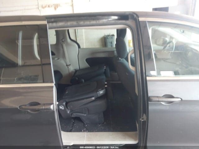 2017 CHRYSLER PACIFICA LX 8