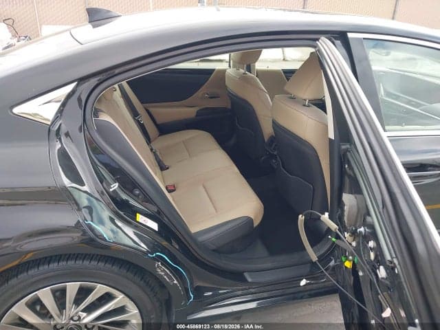 2019 LEXUS ES 300H LUXURY 8