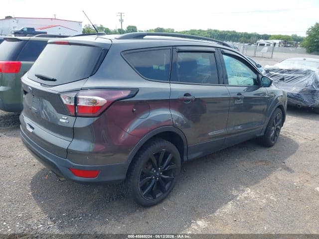 2017 FORD ESCAPE SE 4