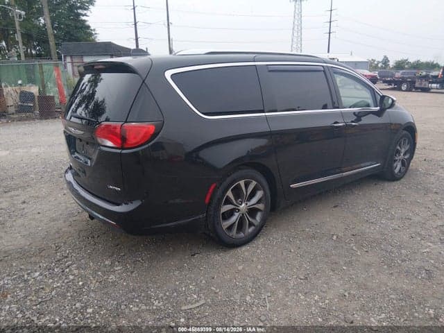2017 CHRYSLER PACIFICA LIMITED 4