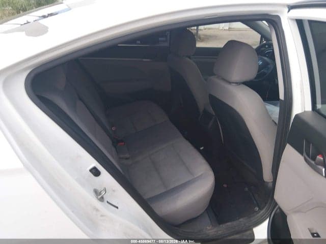 2017 HYUNDAI ELANTRA SE 8