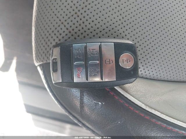2017 KIA SEDONA LX 11
