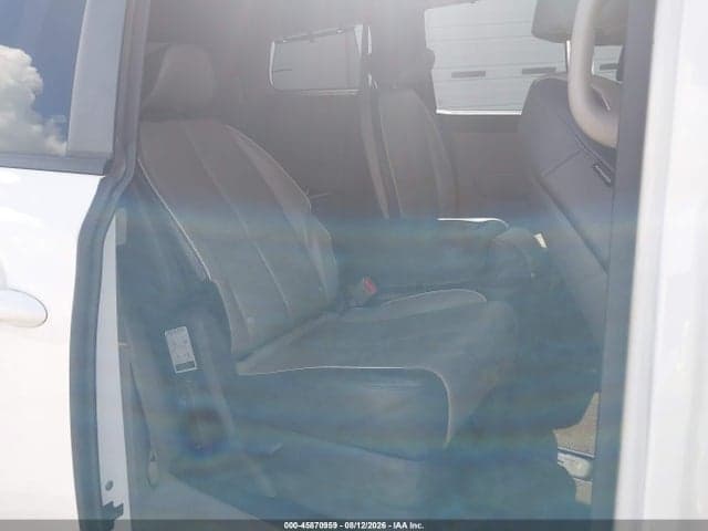 2017 KIA SEDONA LX 8