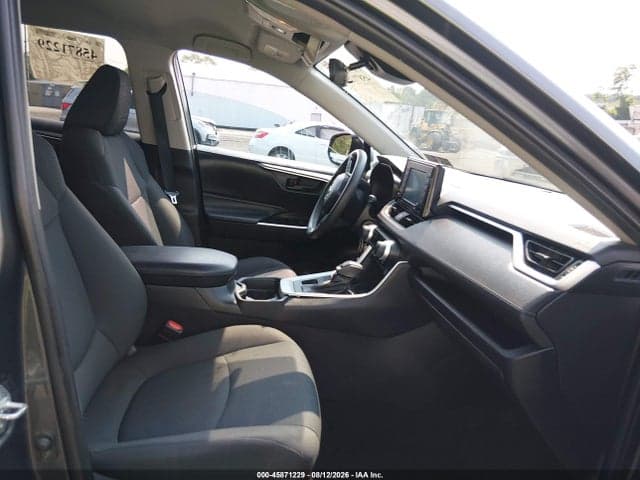 2020 TOYOTA RAV4 LE 5