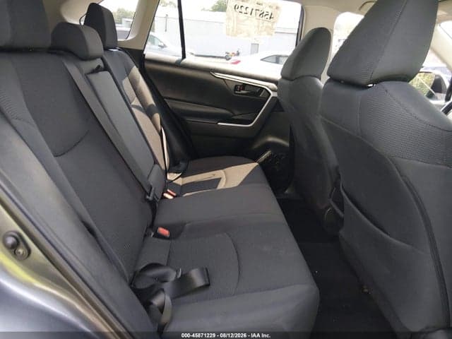 2020 TOYOTA RAV4 LE 8