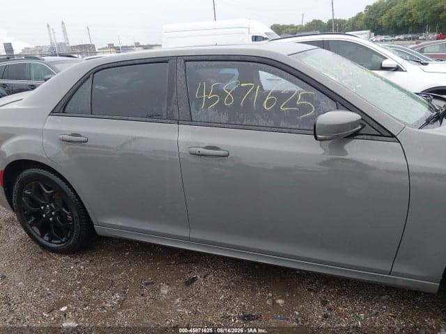 2018 CHRYSLER 300 300S AWD 13