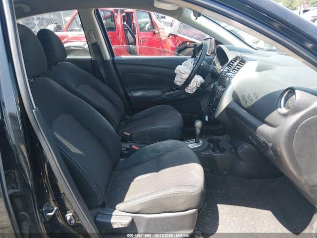2017 NISSAN VERSA 1.6 SV 5