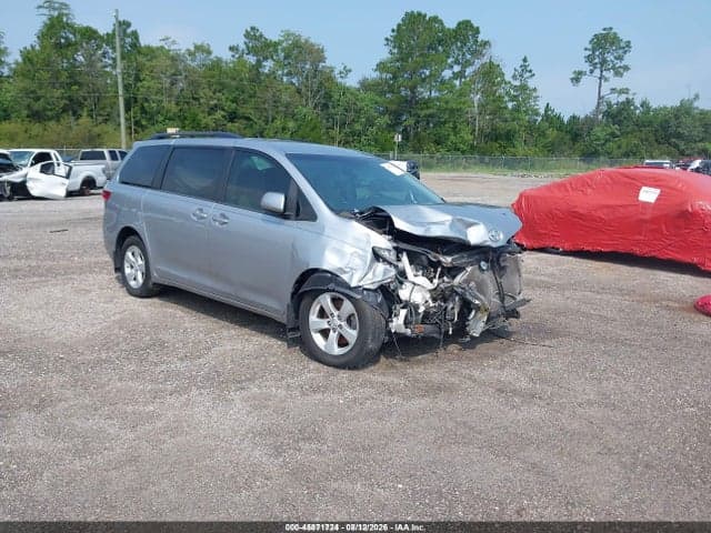 2017 TOYOTA SIENNA LE 8 PASSENGER 1