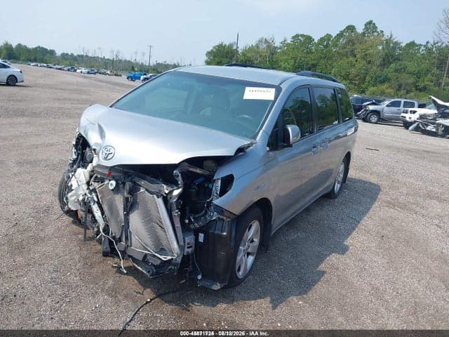 2017 TOYOTA SIENNA LE 8 PASSENGER 2