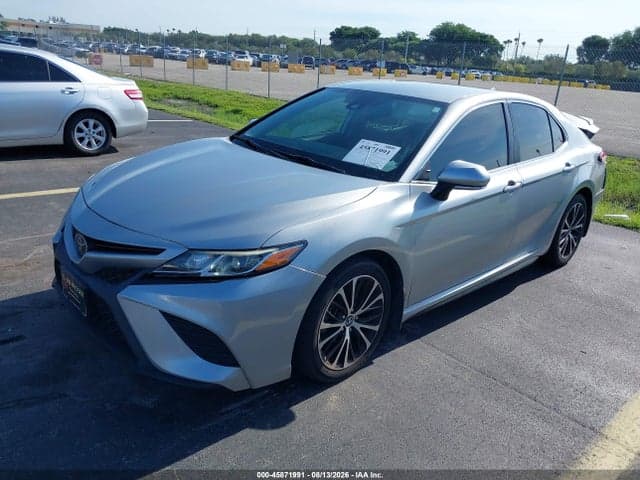 2020 TOYOTA CAMRY SE 2