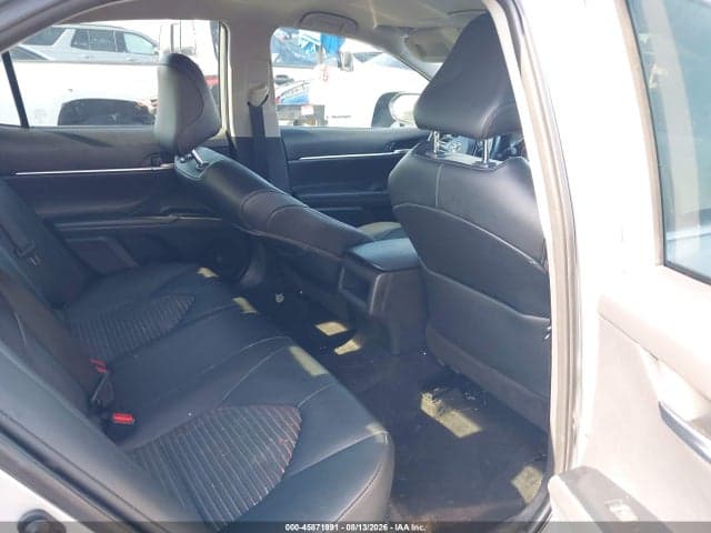 2020 TOYOTA CAMRY SE 8