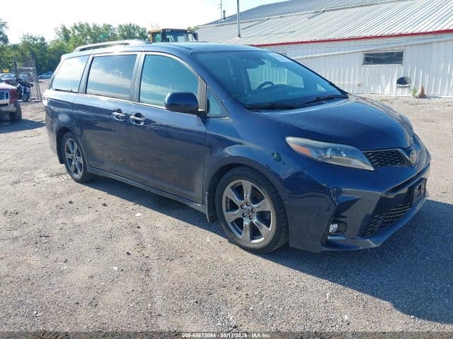 2018 TOYOTA SIENNA SE PREMIUM 8 PASSENGER 1