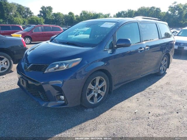 2018 TOYOTA SIENNA SE PREMIUM 8 PASSENGER 2