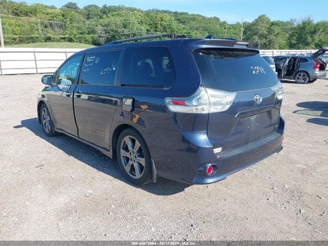 2018 TOYOTA SIENNA SE PREMIUM 8 PASSENGER 3