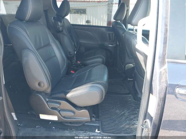 2018 TOYOTA SIENNA SE PREMIUM 8 PASSENGER 8