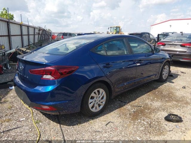 2019 HYUNDAI ELANTRA SE 4