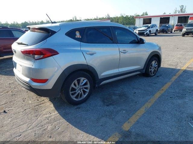 2017 HYUNDAI TUCSON SE 4