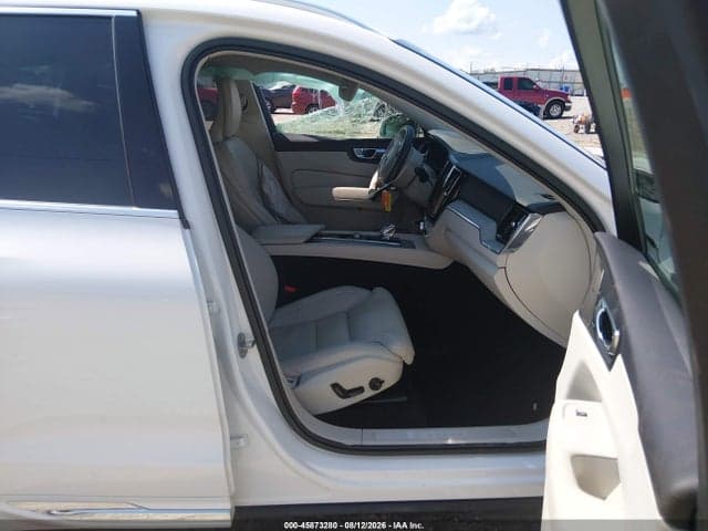 2023 VOLVO XC60 B5 ULTIMATE BRIGHT THEME 5