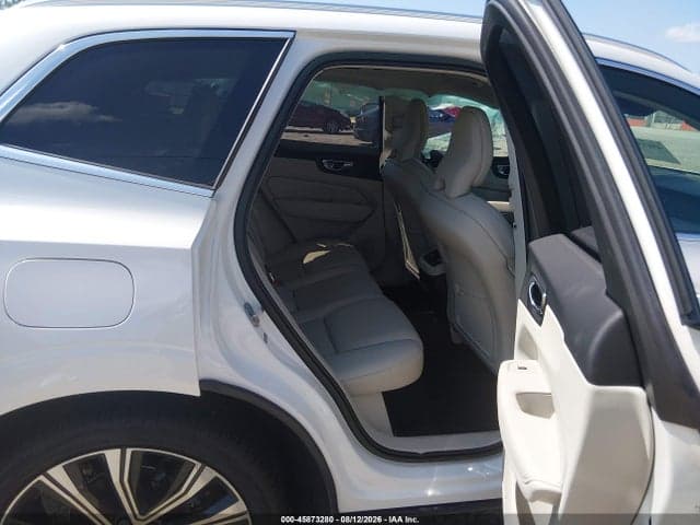 2023 VOLVO XC60 B5 ULTIMATE BRIGHT THEME 8
